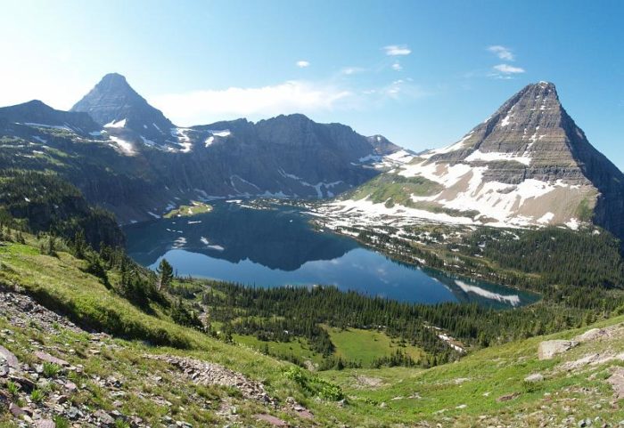 where to stay in glacier national park bc